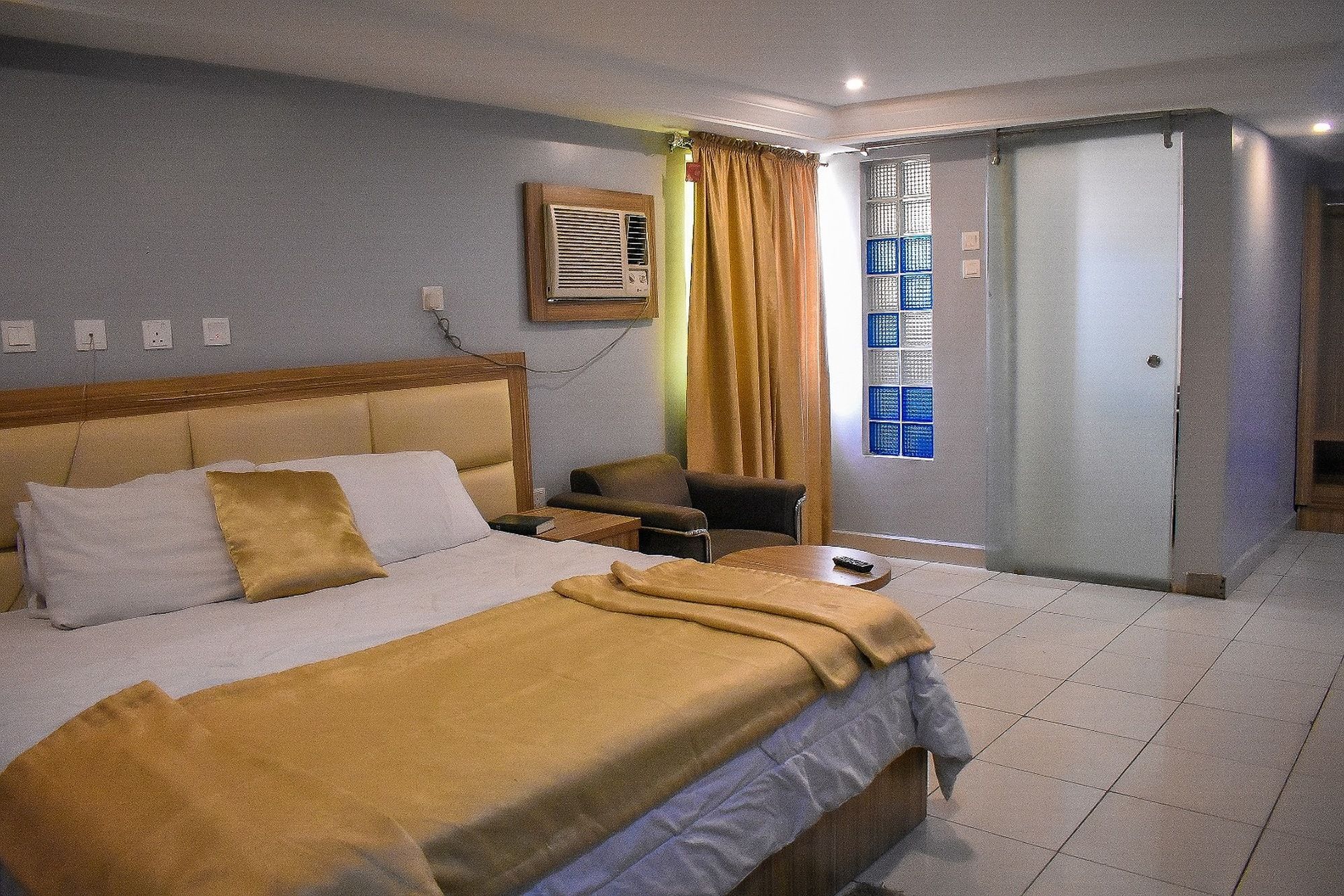 Dublina Suites Festac Town Dış mekan fotoğraf